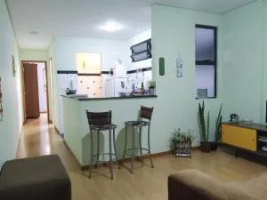 Apartamento quarto e sala em frente UFV com WI-FI e Garagem - 维索萨