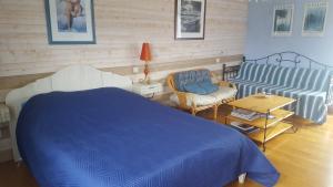 B&B / Chambres d'hotes Clos St Ange (Dinan-St Malo) : Chambre Triple - Vue sur Jardin