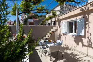 Apartment Meet & Greet