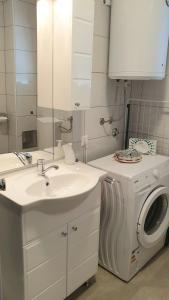 Apartment Near the Lakes