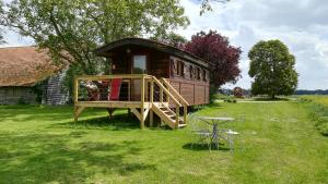 La Ferme de lisle et sa Roulotte
