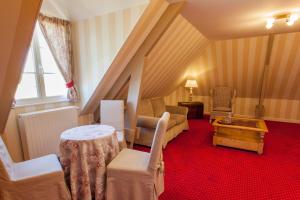 Hotels Logis Le Fleuray : Suite