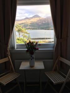 Lochalsh View, Kyle, 1 Mile to Skye