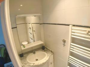 Studio calme proche Paris avec terrasse privative et jacuzzi en option