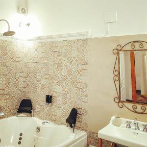 King Suite with Spa Bath