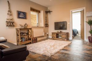 Deluxe Rustic Charlestown Themed Apartment