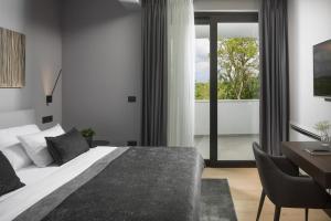 Modern Villa 55 with Pool and Spa