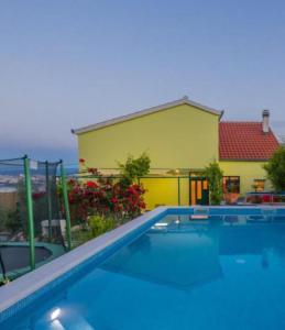 House Sandra with private heated pool and jacuzzi