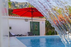 House Sandra with private heated pool and jacuzzi