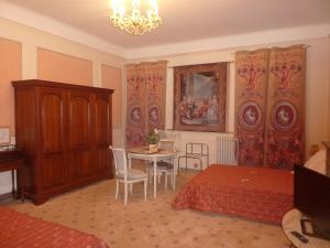 Hotels Hotel du Fiacre : photos des chambres