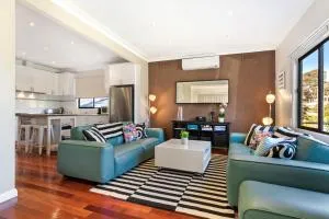 The Bud House - Rosebud