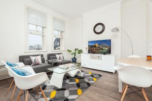 STUNNING SYDNEY HOME 9