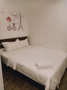 Cozy Riverside Hotel