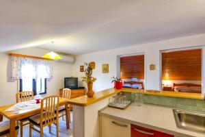 Apartments Nona, Miholaščica