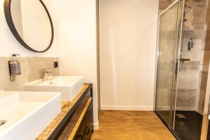 Hotels Ty Mad Hotel : Appartement - Vue sur Jardin
