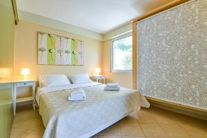 Superior Three-Bedroom Apartment with Side Sea View room in Beachside Bungalows