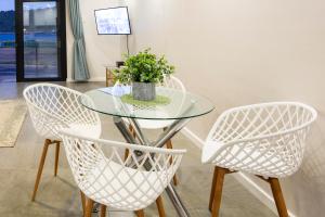 Stay at The Point - Spacious Sublime Stunner