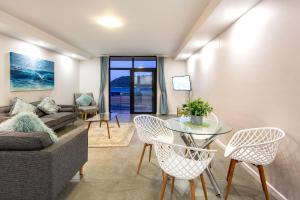 Stay at The Point - Spacious Sublime Stunner