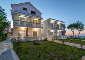 Villa Antonis Beachfront Apts Zakynthos Greece