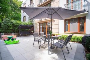 Beachfront Apartment Haga with Free Parking by Noclegi Renters