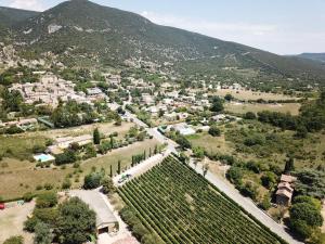 Maison de vacances avec piscine privative, Oustau des Oliviers vue dominante Colorado provençal