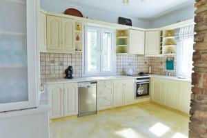 Charming 3-Bedroom House in Tinos Tinos Greece