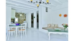 Cozy 2-Bedroom House in Tinos Tinos Greece