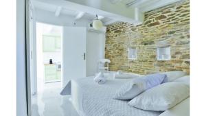 Cozy 2-Bedroom House in Tinos Tinos Greece