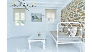Cozy 2-Bedroom House in Tinos Tinos Greece