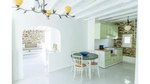 Cozy 2-Bedroom House in Tinos Tinos Greece