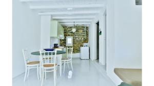 Cozy 2-Bedroom House in Tinos Tinos Greece