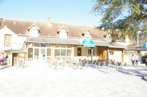 MHVACANCES LOUENT PLUSIEURS MOBILHOMES DANS CAMPING 4 ETOILES PROCHE CHATEAUX et ZOO BEAUVAL