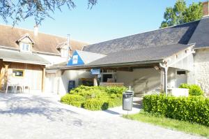 MHVACANCES LOUENT PLUSIEURS MOBILHOMES DANS CAMPING 4 ETOILES PROCHE CHATEAUX et ZOO BEAUVAL