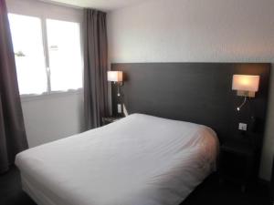 Hotels Cit'Hotel Le Challans : photos des chambres