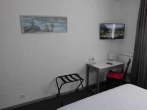 Hotels Cit'Hotel Le Challans : photos des chambres