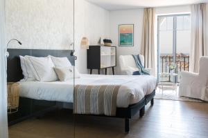 Deluxe Double Room with Sea View room in Castel Beau Site