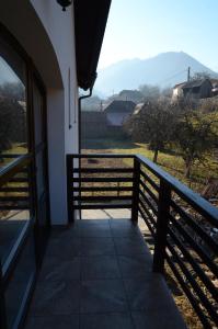 Triple Room with Garden View room in Casa Dacilor Transalpina