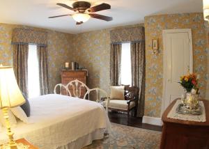 Two-Bedroom Suite room in The Mason Cottage Downtown