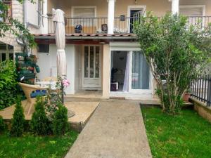 Lovely apartment with garden and terrace