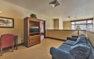Miners Club 3 Bedroom Loft by Canyons Village Rentals MC10A