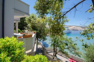 Apartments Stunning sea viewnear beach