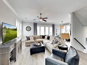 Four-Bedroom House room in Surfview Home Home