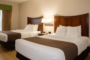 Queen Room with Two Queen Beds - Non-Smoking room in Best Western I-5 Inn & Suites