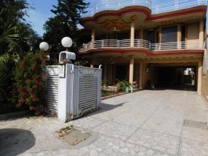 Paramount Guest House