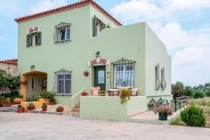 MaGea-Thalassa,Top floor Cretan studio with views - Dhémbla