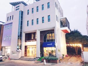 Picasso Guesthouse - 4-star hotels in Mokpo
