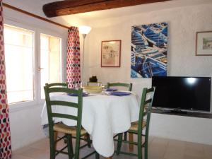 Maisons de vacances Holiday Home Les Vignes by Interhome : photos des chambres