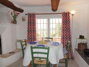 Maisons de vacances Holiday Home Les Vignes by Interhome : photos des chambres