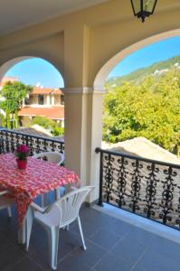 Holiday Apartments yannis on Agios Gordios beach in Corfu