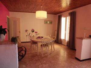 Maisons de vacances Gite Le Bouquet : Appartement 2 Chambres